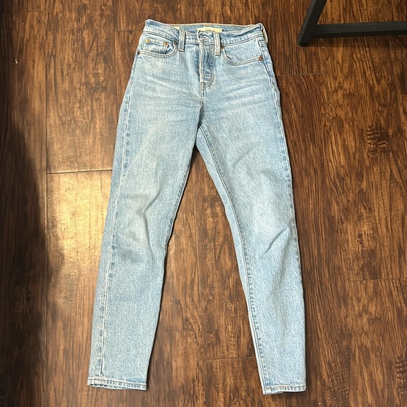 Levi’s Wedgie Icon Fit Jeans - Picture 3 of 6
